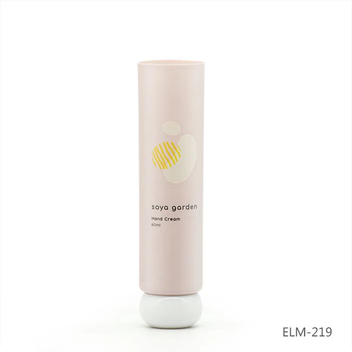 Kosmetisk plastrør til kugleformet hætte